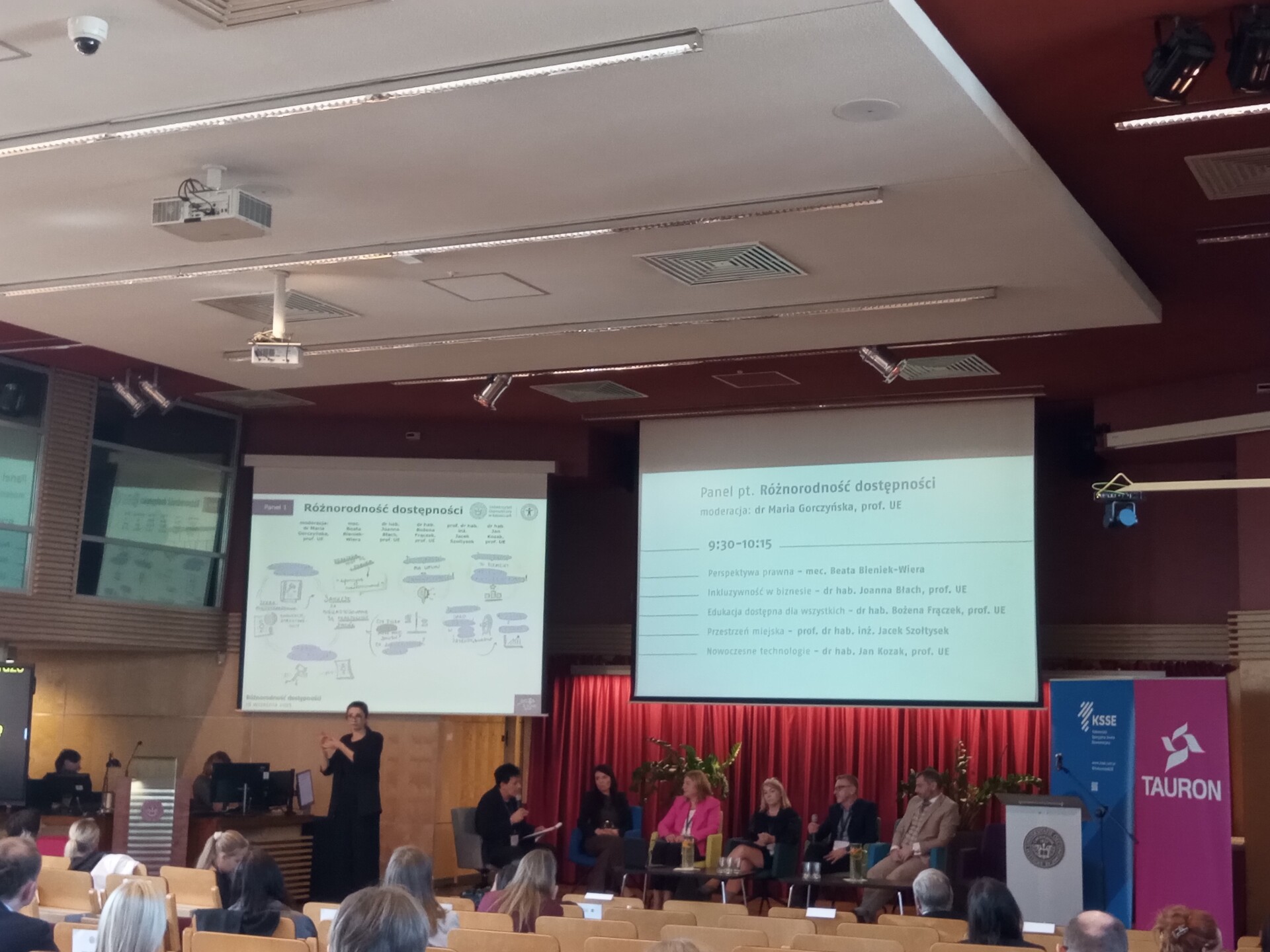 Paneliści podczas konferencji